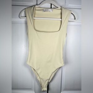 Lizette Collection Excellent Condition Square Neck Pastel Yellow Bodysuit Sz S